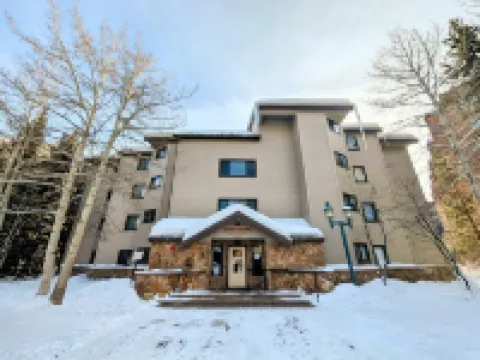 Private Indoor Hot Tub and Sauna - Charming Cozy Retreat