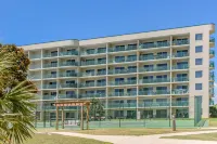 Spacious and inviting seaside condo with shared pools, hot tub, sauna Hotels in Baldwin County