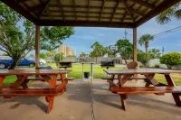 Luxurious Gulf Front Pool and Scenic Balcony - Charming Coastal Getaway Hotels in Lower Grand Lagoon