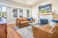 Golden Serenity - WiFi, Tranquil Retreat, Central Location