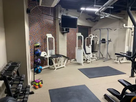 Spacious Loft with Smart TV and Gym - Charming Downtown Retreat