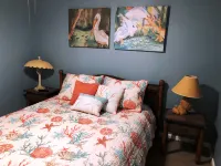 Stunning Golf Views and Modern Kitchen - Charming Cottage Retreat