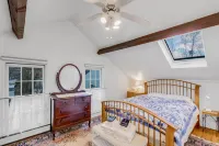 Charming Carriage House with Outdoor Space - Elegant Historic Escape Hotels in Essex County