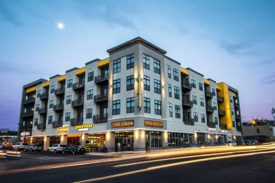 Stylish and Comfortable Retreat - Charming Urban Escape Hotels in 