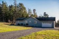 Expansive Land and Hot Tub Bliss - Enchanting Coastal Retreat 나바로 리버 레드우즈 주립공원 주변 호텔