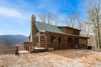 Mountain Views and Hot Tub - Cozy Mountain Cabin Retreat