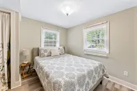 Hot Tub and Cozy Gatherings Await - Charming Lakeside Retreat