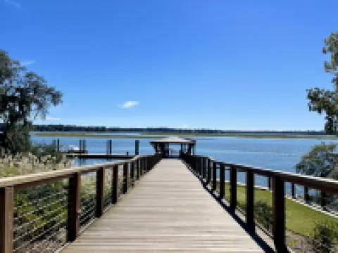 Charming Flat Steps from Promenade - Quaint Low-Country Escape