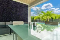 Luxurious Retreat - Private Pool, Jacuzzi, and More