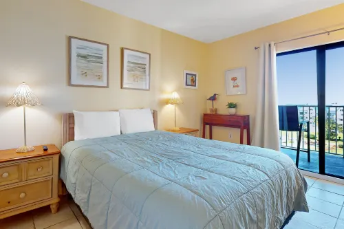 Fun waterfront retreat with pools, hot tubs - snowbird-friendly Hotels in Baldwin County