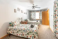 Gorgeous Gourmet Kitchen and Game Rooms - Serene Woodland Retreat