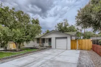 Gorgeous Arvada Home - Pet Friendly-Hot Tub 特溫萊克斯住宿飯店