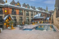 Rooftop Hot Tub and Year-Round Pool - Stunning Mountain Retreat
