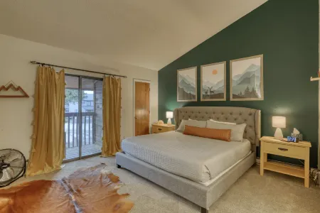 Golf Course Access and Spacious Deck - Cozy Mountain Retreat