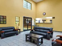 Super 8 by Wyndham San Antonio/Riverwalk Area Hotels near Comanche Park