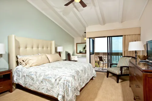 Ocean Views and Stylish Comfort - Spacious Top-Floor Retreat