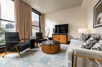 2BR Floor-to-Ceiling Canal Street Views | The Mayfair - 5 étoiles
