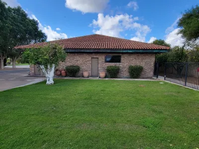 Gorgeous Estate Living w/Pool, Beach VB, Dogs OK, Gameroom, 28 guest- 5 acres Hotels near Hope Ave