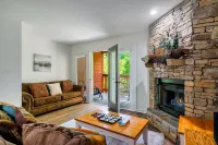 Partial Views and Close to Dollywood - Charming Mountain Escape