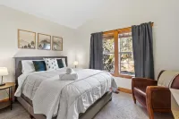 Spacious Modern Home with Fenced Backyard - Inviting Family Retreat Hotels in Heber