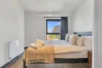 Vibrant Apartments at Luna Near Wembley Park by MySquare - balcony