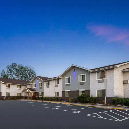 Super 8 by Wyndham South Boston VA