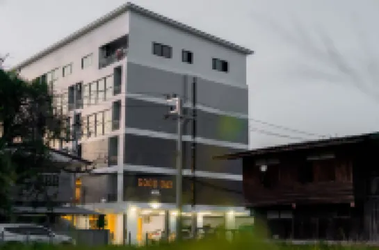 Goodday Hotel Hotel berhampiran Wat Non Chai Wanaram