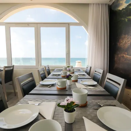 Golden Beach Guest House & Rooftop Bar