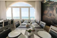 Golden Beach Guest House & Rooftop Bar - Frühstück
