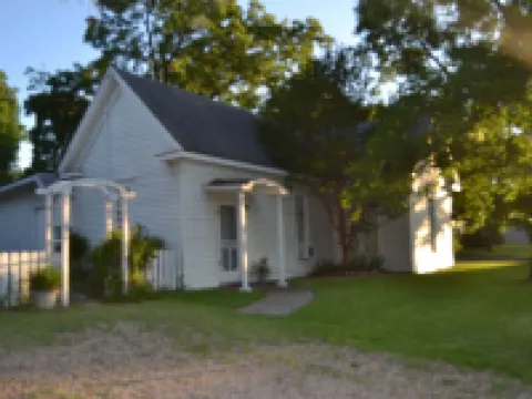 The Carleton House Hotels in Bonham