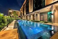 PLAAI Plus Hotel Rayong - Kolam Renang
