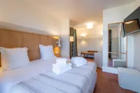 Hôtel Restaurant Villa Joséphine Hotels in Л'Іль-Русс