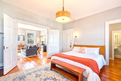 Hudson Mariner Hotels in Hudson