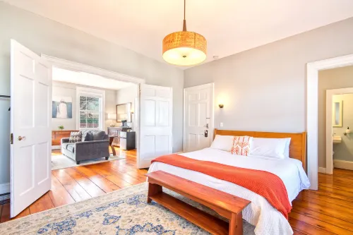 Hudson Mariner Hotels in Hudson