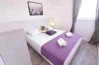 Apartments & Rooms Danivan Pool Villas B - Balkoner