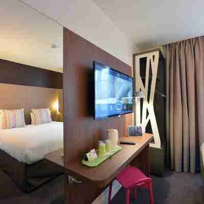 CAMPANILE PARIS CLICHY CENTRE Rooms