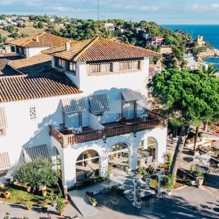 Hotel Roger de Flor by Seleqtta