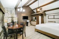 Arrowhead Tree Top Lodge Hotels in Crestline