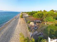 Beach Villa Next to the Waves