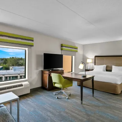 Hampton Inn & Suites Baltimore/Woodlawn Hotel dekat Lapangan Golf Forest Park