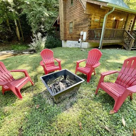 Creekside 2 Bedroom Cabin by RedAwning