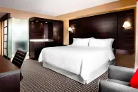Four Points by Sheraton Mississauga Meadowvale Hotel dekat Barbertown Park