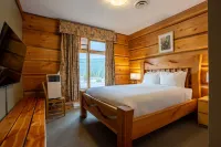 Basecamp Lodge Golden Hotels near Golden Museum and Archives