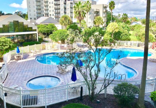 1305u- 볼케이노 베이, 수영장 발코니 뷰 2 침실 스위트 썸네일