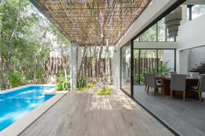 Twelve O’Clock Luxury Villas Hotels in 