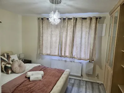 London - Sleeps 4 - Parking - Garden - Petfriendly