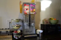 Quality Inn & Suites Ankeny-Des Moines - breakfast
