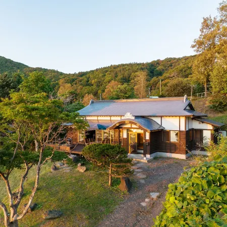 Toya Cliff House