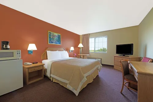 Days Inn by Wyndham Cameron - Pet Friendly