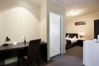 Enfield Hotel Hotels in Windsor Gardens